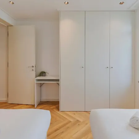 Luxury Apartment *